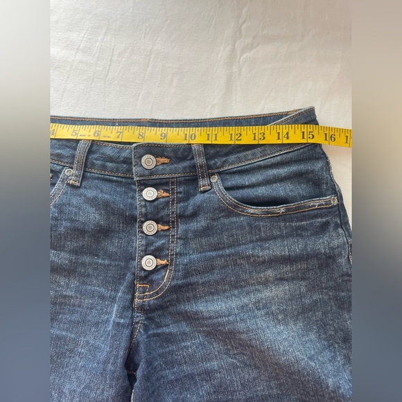 Maurices Blue Jean Shorts with Mid-Rise and Cuffed Hem Size 6 - Picture 7 of 9